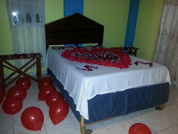 La Delphina B&B Bar And Grill Hotel