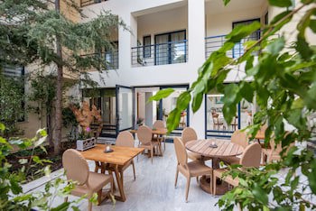 Avra City Boutique Hotel