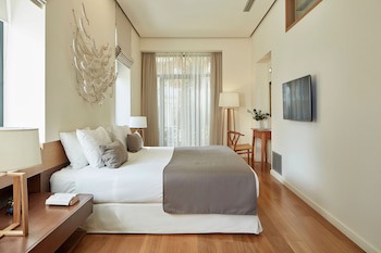 Avra City Boutique Hotel