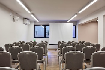 Avra City Boutique Hotel