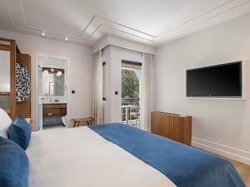 Avra City Boutique Hotel