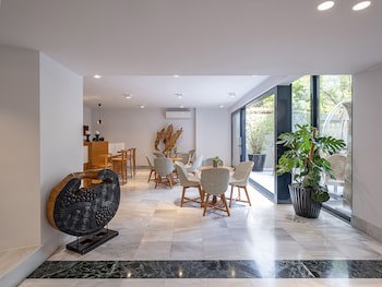 Avra City Boutique Hotel