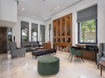 Avra City Boutique Hotel