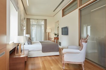 Avra City Boutique Hotel