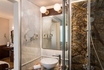 Avra City Boutique Hotel