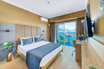 Numa Port Hotel