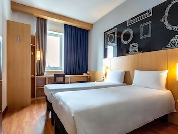Ibis Kyiv City Center