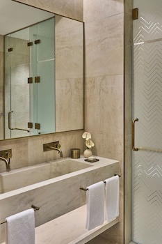 Erth Abu Dhabi Hotel
