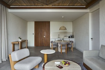 Erth Abu Dhabi Hotel