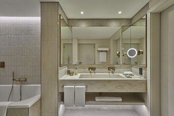 Erth Abu Dhabi Hotel