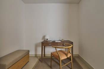 Erth Abu Dhabi Hotel