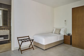 Erth Abu Dhabi Hotel