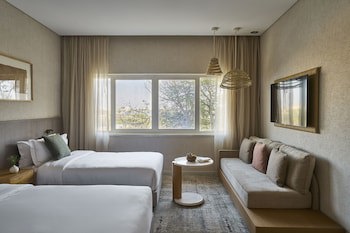 Erth Abu Dhabi Hotel