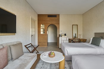 Erth Abu Dhabi Hotel