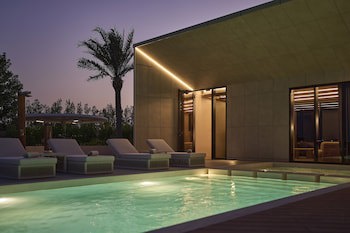 Erth Abu Dhabi Hotel