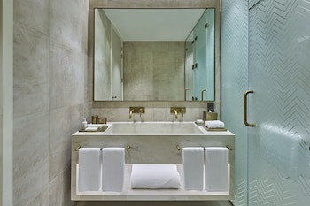 Erth Abu Dhabi Hotel
