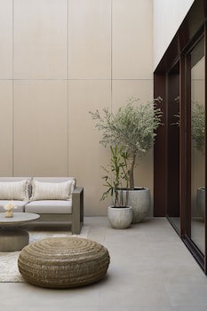 Erth Abu Dhabi Hotel