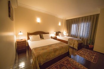 Deluxe Double Room with Side Sea View