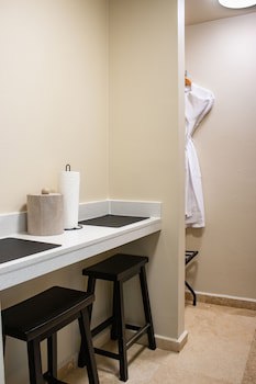 Ciqala Suites Hotel