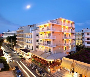Pearl Hotel (Adults Only 23+)