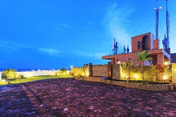 Sarrosa International Hotel And Residential Suites