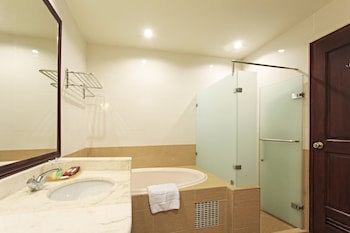 Sarrosa International Hotel And Residential Suites