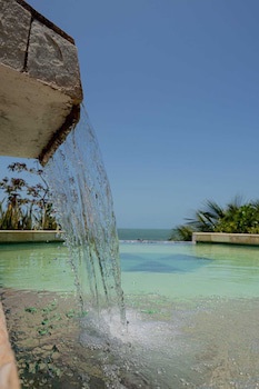 Dayo Hotel