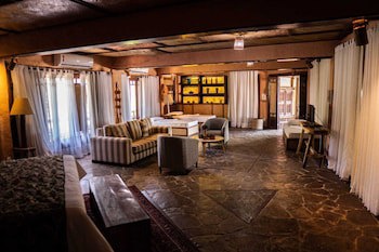 Dayo Hotel