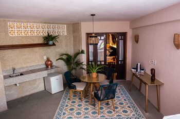 Dayo Hotel