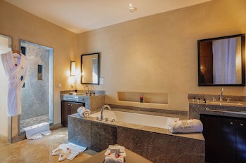 Al Maaden Villahotel & Spa