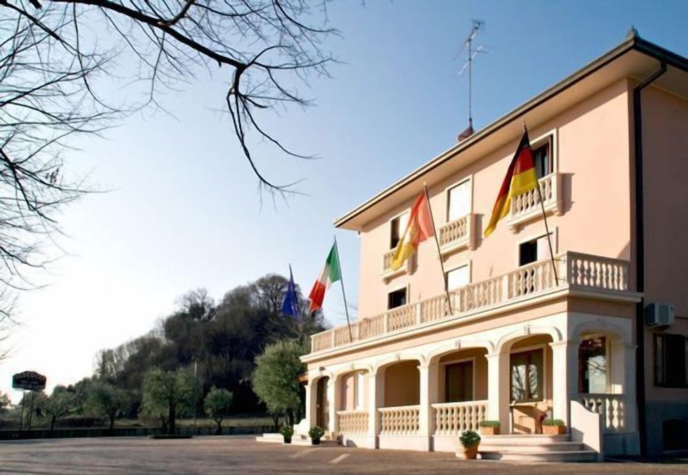 Hotel Alla Corte