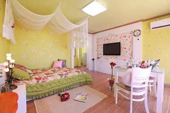 Bellus Rose Pension Hotel