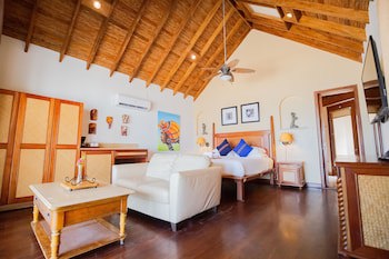 Almond Beach Resort At Jaguar Reef
