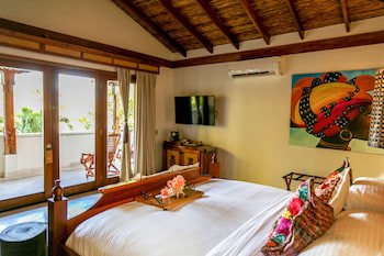 Almond Beach Resort At Jaguar Reef