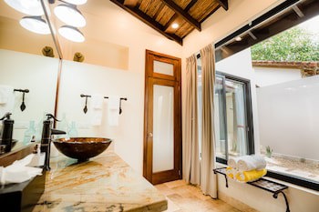 Almond Beach Resort At Jaguar Reef