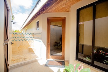 Almond Beach Resort At Jaguar Reef