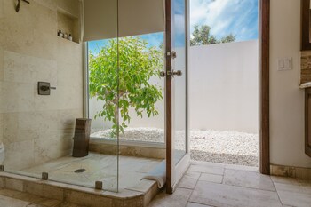 Almond Beach Resort At Jaguar Reef