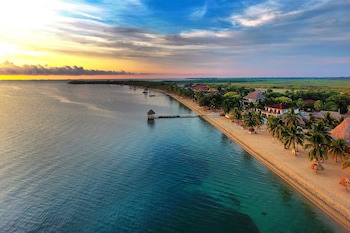 Almond Beach Resort At Jaguar Reef