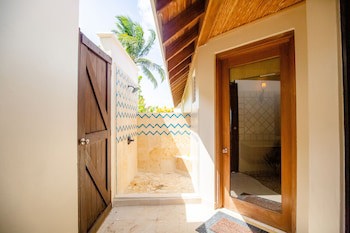 Almond Beach Resort At Jaguar Reef