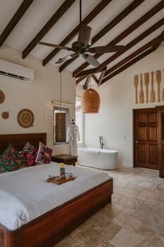 Almond Beach Resort At Jaguar Reef