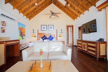 Almond Beach Resort At Jaguar Reef