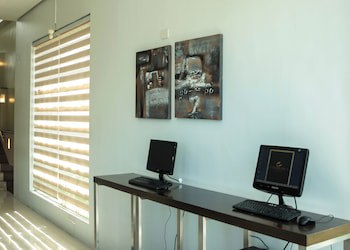Casablanca Suites Near Airport