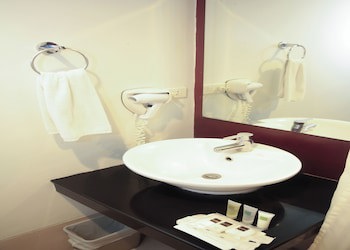 Casablanca Suites Near Airport