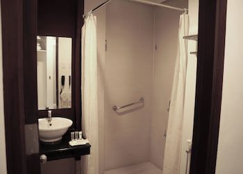 Casablanca Suites Near Airport
