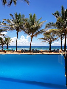 Oasey Beach Hotel