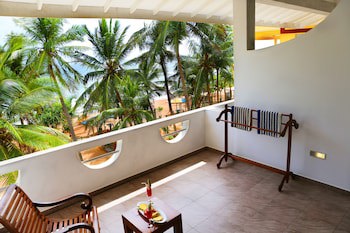 Oasey Beach Hotel