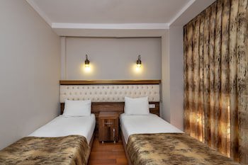 Aristocrat Hotel