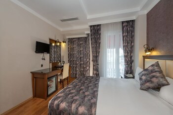 Aristocrat Hotel