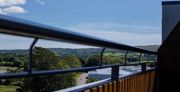 The Manor West Hotel & Leisure Club