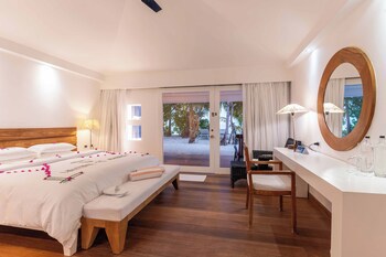 Diamonds Athuruga Maldives Resort & Spa